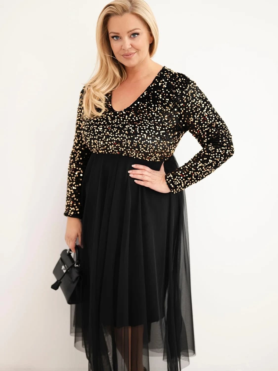 Dámske maxi šaty Plus Size s flitrami a tylovým spodkom Onice, farba Čierno-zlatý