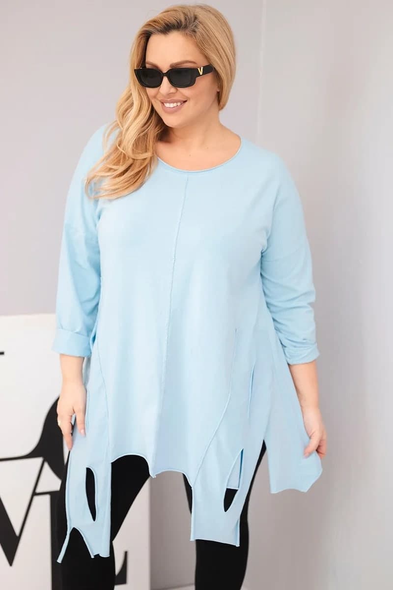 Bluzka damska bawełniana Plus Size z asymetrycznym dołem i wycięciami Josefina, farba Modrá