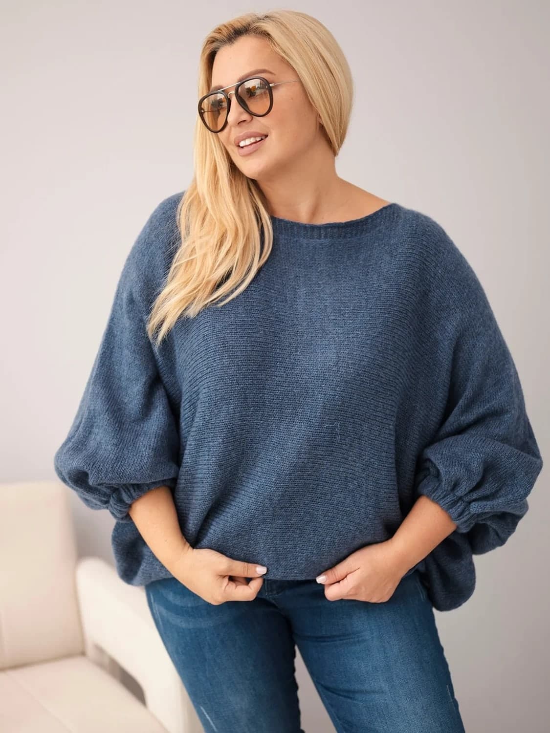 Sweter damski akrylowo wełniany luźny Plus Size Benedetta, farba Džínová